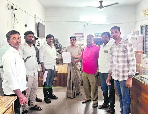 సరిహద్దు మాదే తవ్వకాలు ఆపండి