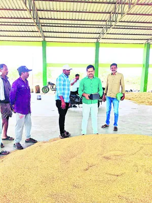 ధాన్యం కొనుగోళ్లు వేగవంతంగా చేపట్టాలి