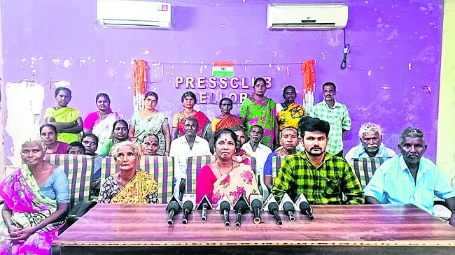 భూములు తిరిగివ్వండి 
