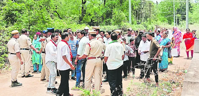 ‘ఎన్‌ఎస్పీ’ వాసులపై పోలీసుల దౌర్జనం 