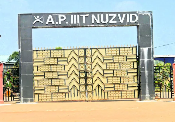 రెండు నెలలుగా జీతాలు అందక విలవిల