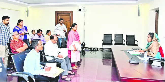 రెవెన్యూ సమస్యలపై బాధ్యతాయుతంగా పనిచేయాలి 