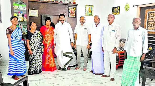 అండగా మేమంతా ఉన్నాం 