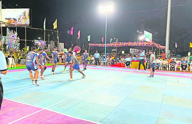 పిడుగుపాటుకు గేదెలు మృతి