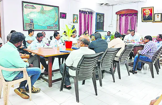 ఏటిగట్లకు రక్షణ పనులు
