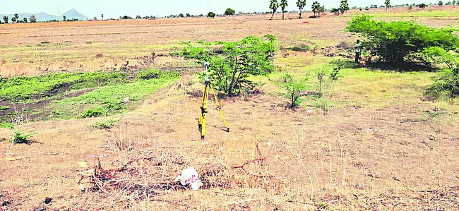 చెరువు భూములపై బడాబాబుల కన్ను