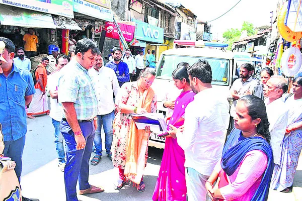రోడ్డు విస్తరణ పూర్తిచేస్తాం