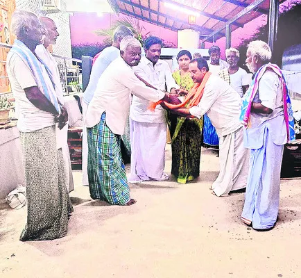 రాజ గోపురం నిర్మాణానికి రూ.13 లక్షలు విరాళం