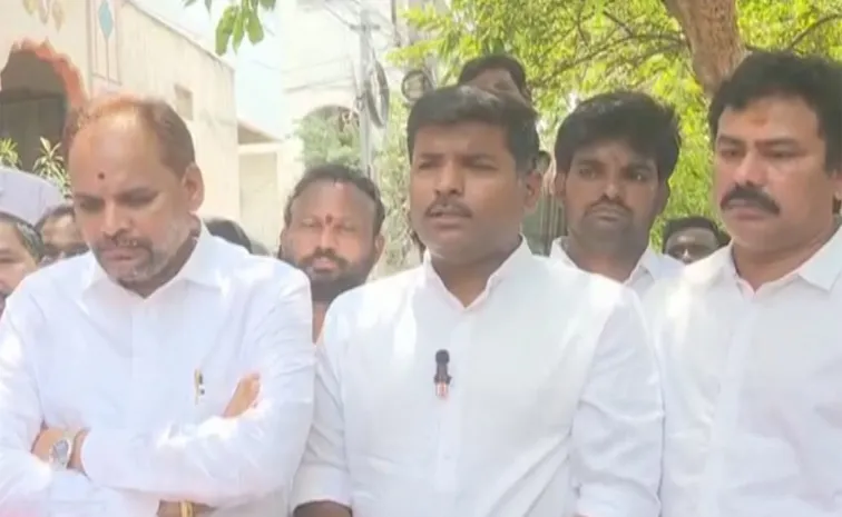 YSRCP Leaders Given Two Lacks To simhachalam victims
