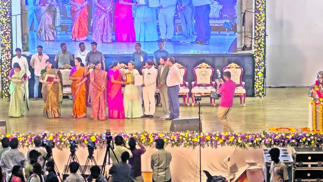 ప్రతిభకు పురస్కారం