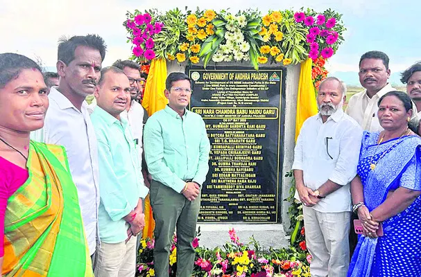 కుటీర పరిశ్రమలతోఆర్థిక తోడ్పాటు
