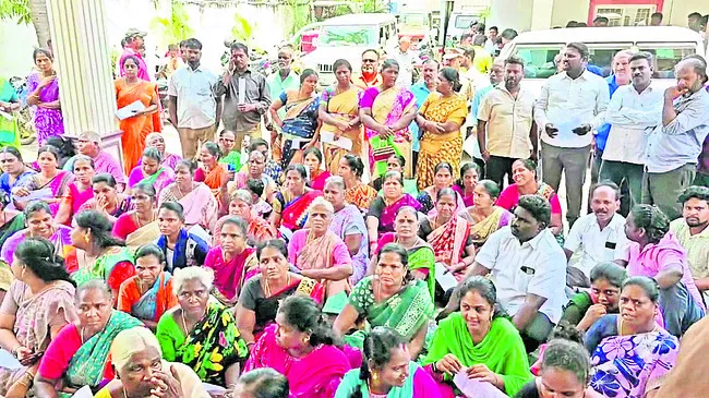తిరువేర్కాడు మున్సిపాలిటీ కార్యాలయం ముట్టడి
