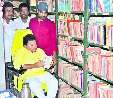గ్రంథాలయాల్లో సమస్యలు పరిష్కరించండి