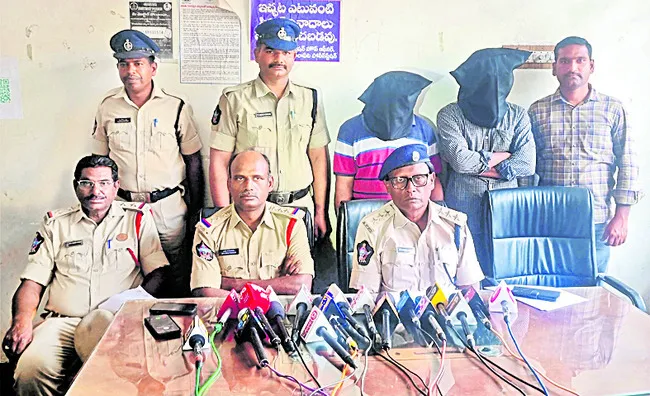 బైక్‌ల చోరీ కేసులో ఇద్దరు అరెస్టు 