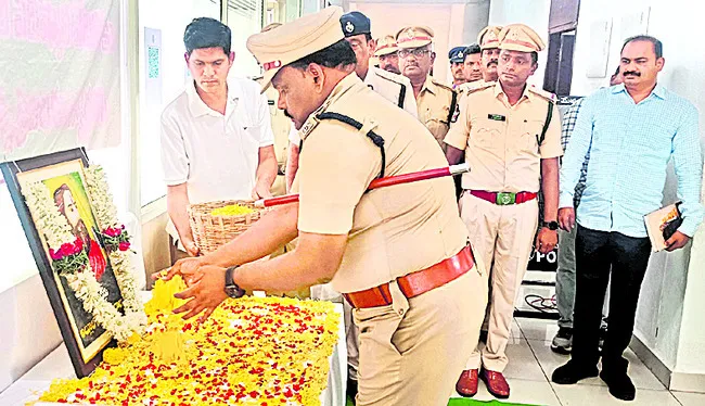 అల్లూరి పోరాటం స్ఫూర్తిదాయకం 