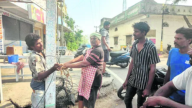 మద్యం మత్తులో యువకుడి వీరంగం