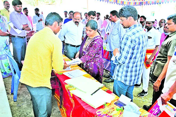 భూ సమస్యల్లేని గ్రామాలుగా తీర్చిదిద్దుకోవాలి