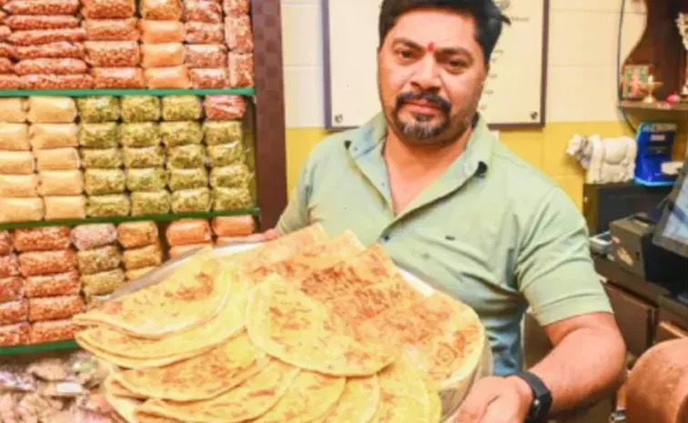 KR Bhaskars Puranpoli Ghar Success waiter to Rs 3.6 Crore Profits1