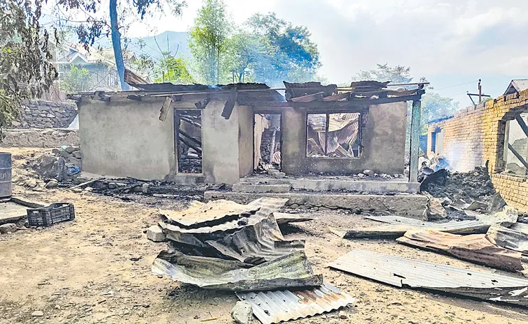 పాక్‌ సైన్యం కర్కశ కాల్పులు 