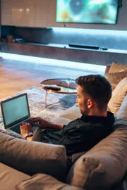 Man Earning Rs 66 Lakh A Year But He Worked Only One Week a Month1