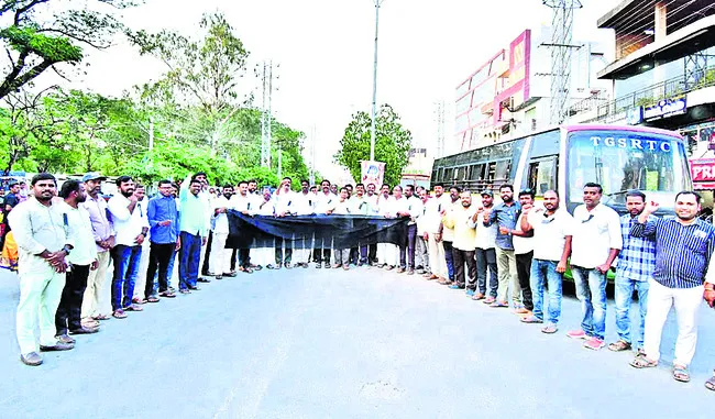 ఏపీ ప్రభుత్వ వైఖరిపై నిరసన