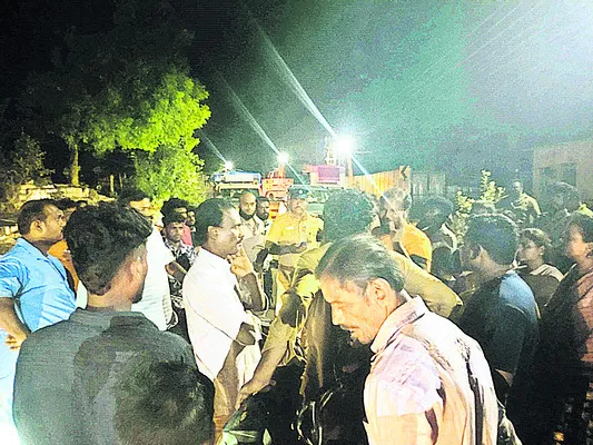 విద్యుత్కోతకు నిరసనగా రాస్తారోకో