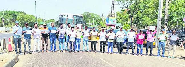 కదం తొక్కిన జర్నలిస్టులు