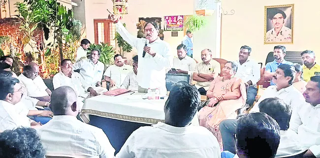 అందాల పోటీలపై ఉన్న శ్రద్ధ అన్నదాతలపై లేదు