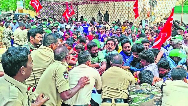 కార్పొరేషన్‌ కార్యాలయం ముట్టడి