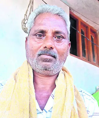 ఇసుక లారీ వేగానికి ఓ ప్రాణం బలి