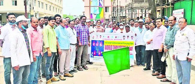 తలసేమియా వ్యాధిగ్రస్తులకు అండగా ఉండాలి