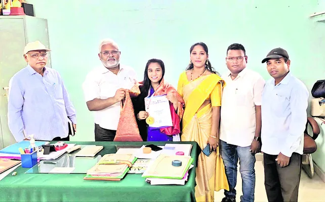 చదువుతో పాటు క్రీడల్లోనూ రాణించాలి