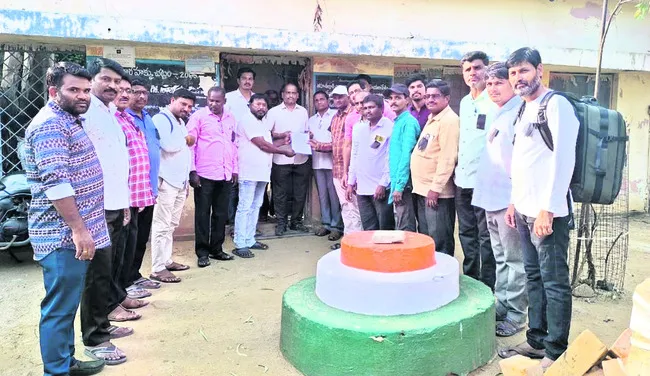 ‘పత్రికా స్వేచ్ఛను కాలరాస్తే సహించం’