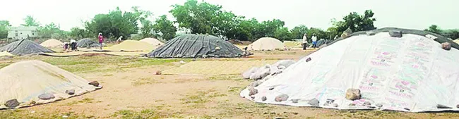 కళ్లలో దైన్యం