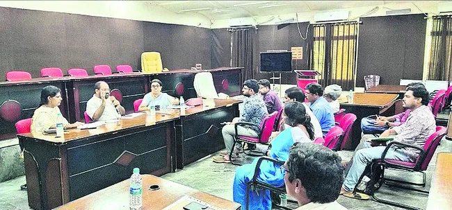 హైరిస్క్ గ్రామాల్లో ఫీవర్ సర్వే చేయాలి