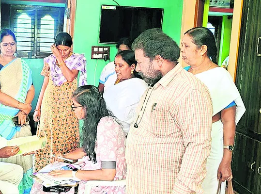 యాదమరి పీహెచ్‌సీలో  వరల్డ్‌ హెల్త్‌ ఆర్గనైజేషన్‌ వైద్యులు 