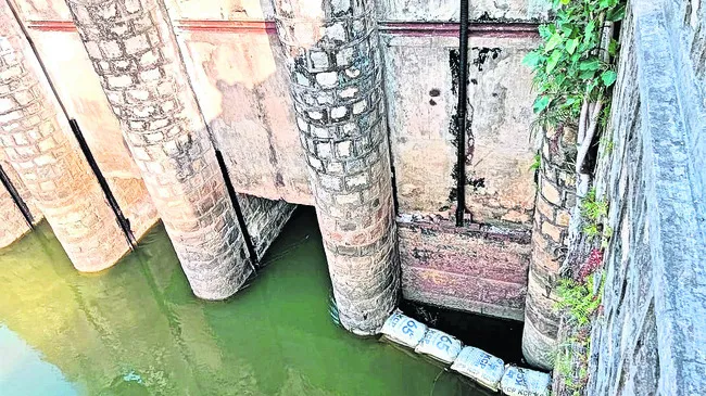 పాత తలుపునకు కొత్త రాడ్డు