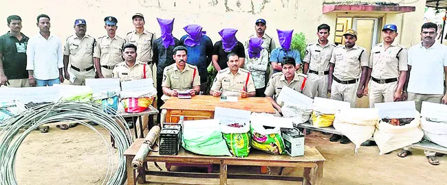 పట్టుబడిన ట్రాన్స్ఫార్మర్ల దొంగలు
