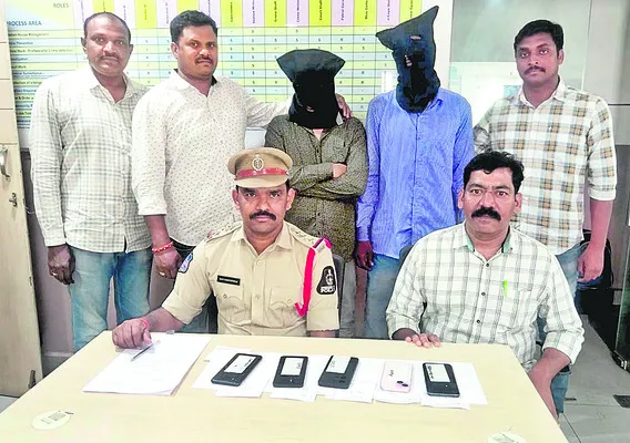 మొబైల్‌ స్నాచింగ్‌ కోసం బైక్‌ చోరీ... 