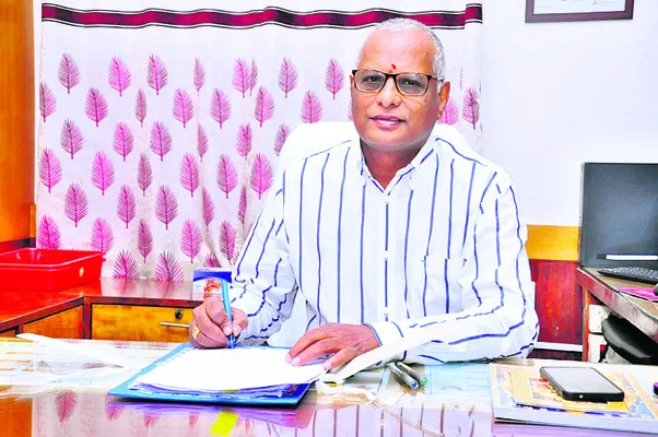 ఈపీడీసీఎల్‌ ఆపరేషన్స్‌ డైరెక్టర్‌గా సూర్యప్రకాష్‌ బాధ్య