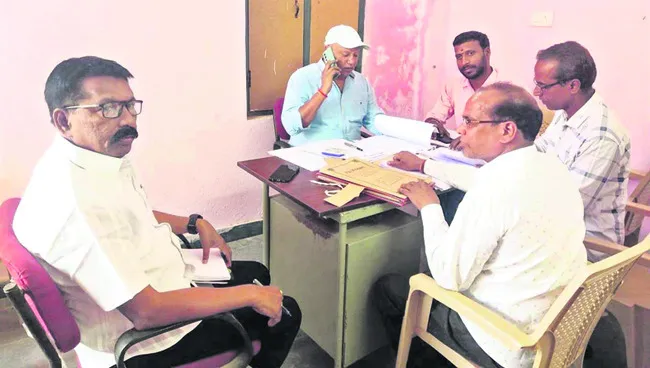 భూభారతి దరఖాస్తులపై క్షేత్రస్థాయిలో విచారణ