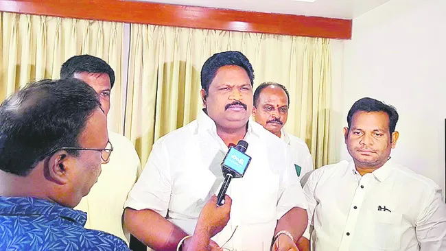 ఎండీయూ ఆపరేటర్లను అవమానిస్తారా?