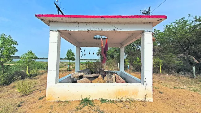బినోలాలో వాల్మీకి సమాధి 