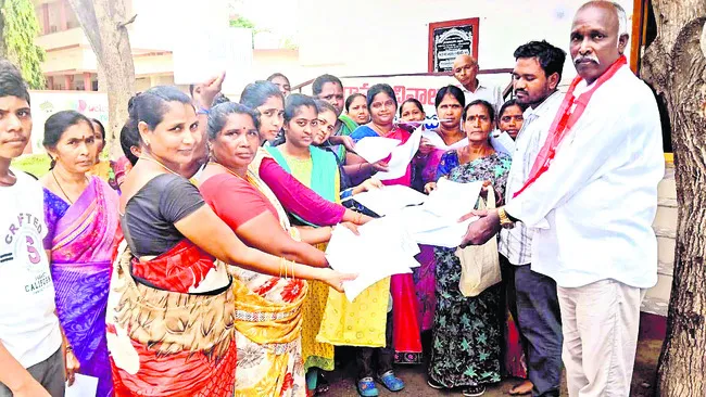 కూటమి ప్రభుత్వాన్ని నిలదీసేందుకు సిద్ధం 