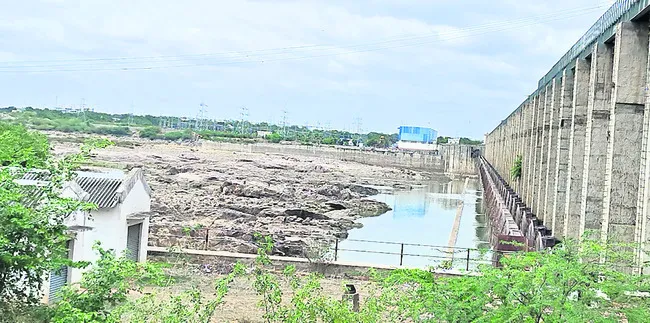 జూరాల క్రస్టుగేట్ల మూసివేత