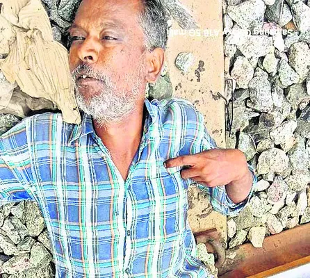 ద్విచక్రవాహనాన్ని ఢీకొన్న ఆర్టీసీ బస్సు