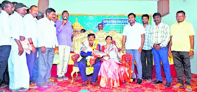 చదువుకు పేదరికం అడ్డుకారాదు