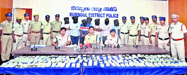 ఐపీఎల్ క్రికెట్ బెట్టింగ్ రాయుళ్ల అరెస్టు
