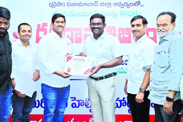 కలెక్టరేట్‌లో రక్తదాన శిబిరం 