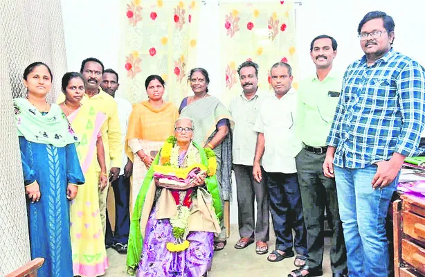 సమాచారశాఖ ఉద్యోగికి ఘనంగా వీడ్కోలు